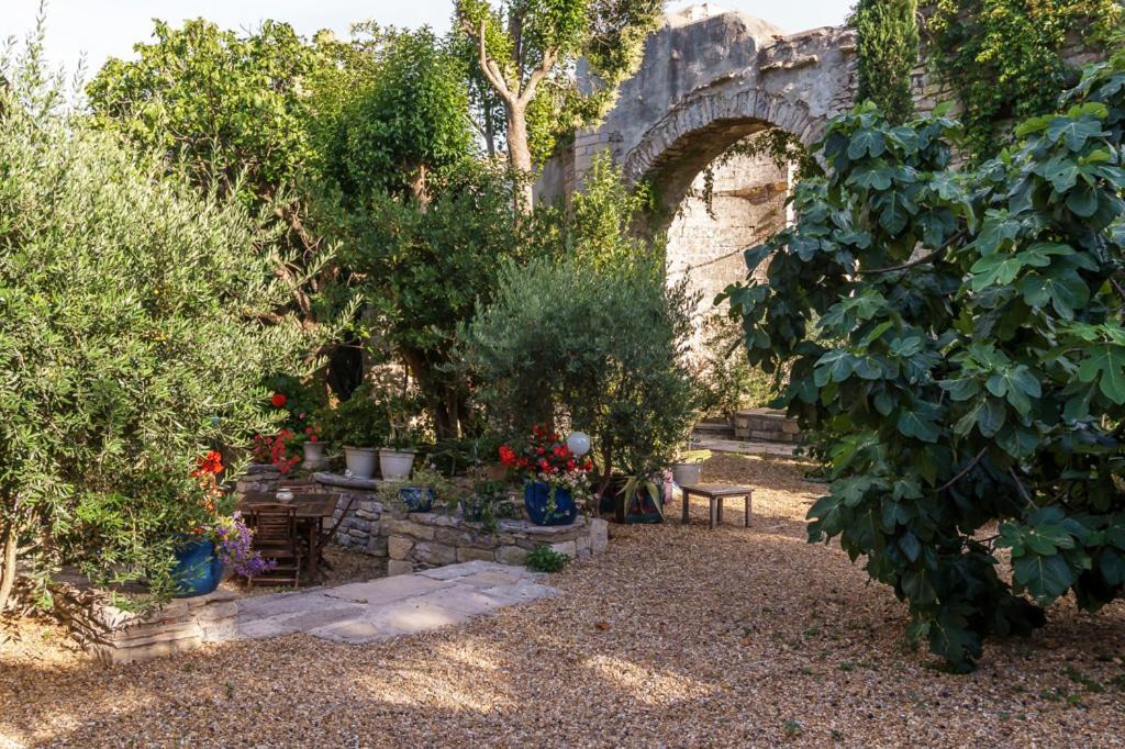 Mas Des Carnassoles Bed & Breakfast Exterior photo