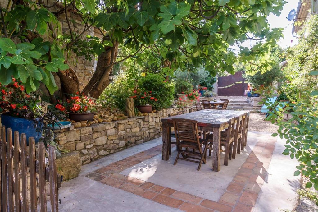 Mas Des Carnassoles Bed & Breakfast Exterior photo