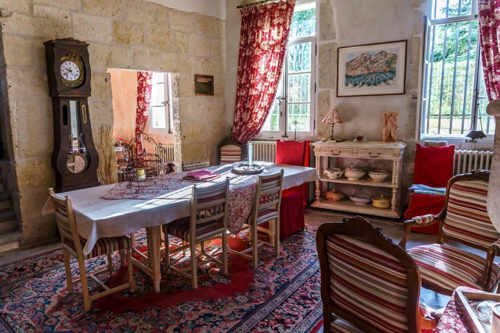 Mas Des Carnassoles Bed & Breakfast Exterior photo